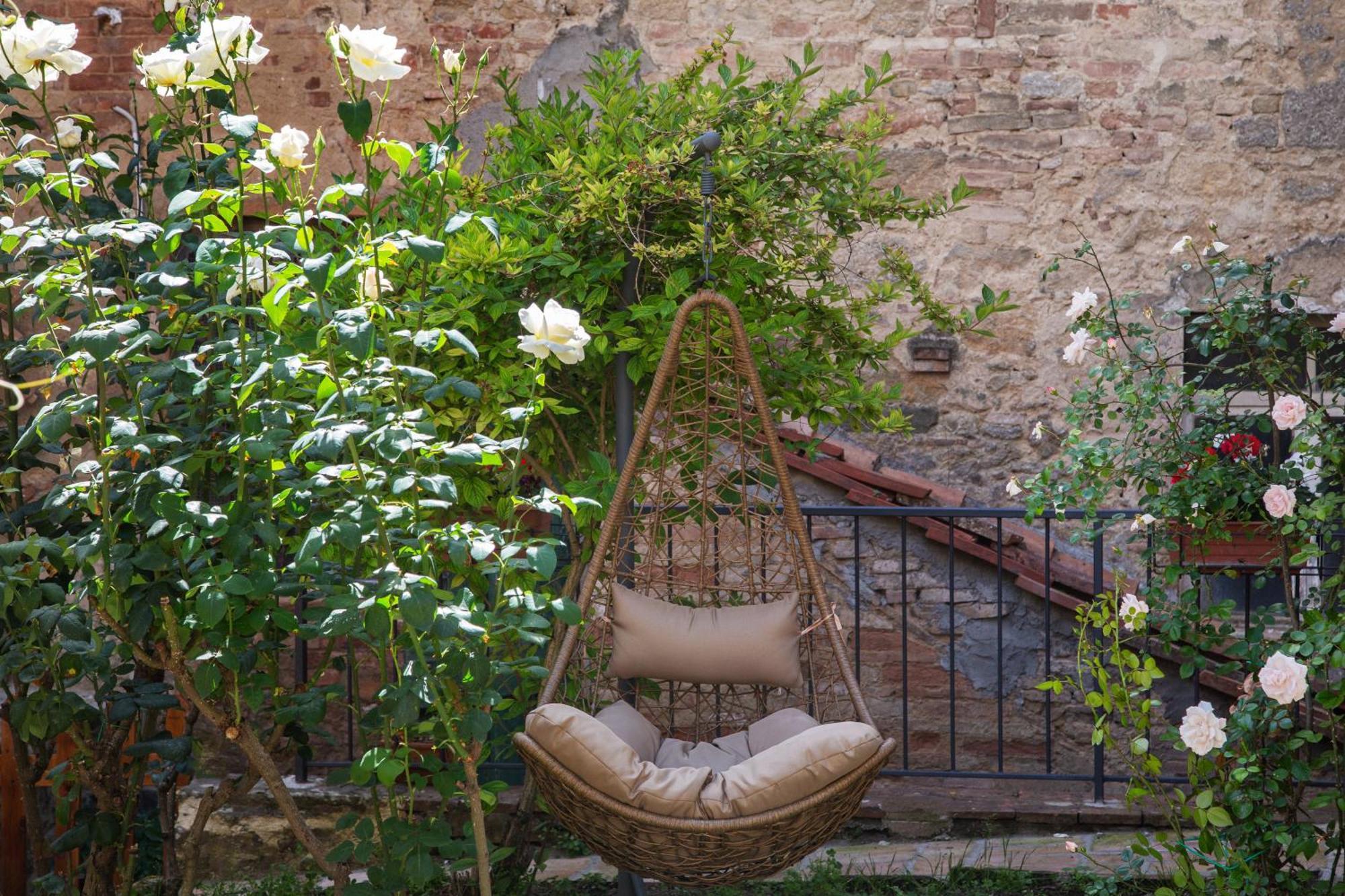 Il Cantuccio- Appartamento In Centro Con Giardino Volterra Exteriör bild