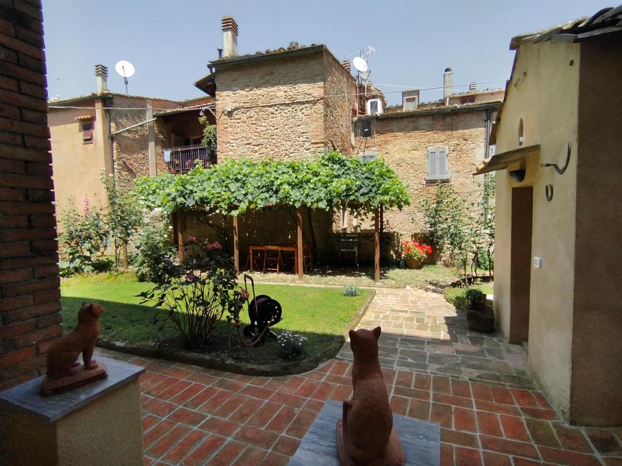 Il Cantuccio- Appartamento In Centro Con Giardino Volterra Exteriör bild